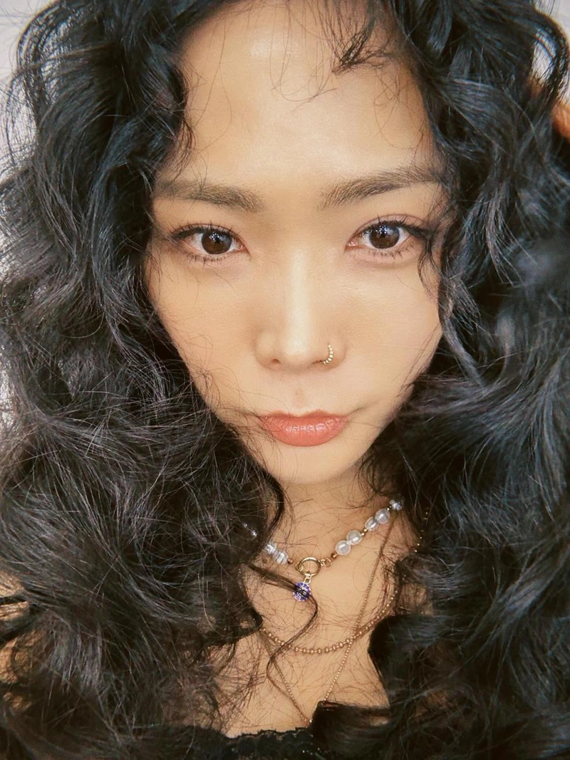 “깊이 머문 시선”…허니제이, 여름 밤 감성→강렬 눈빛 압도 / 댄서, 안무가 허니제이 인스타그램