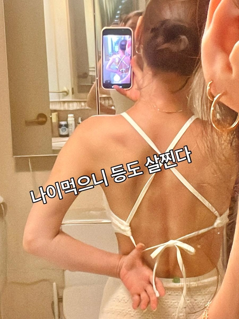 “나이먹으니 등도 살찐다”…고은미, 거울 셀카로 전한 여름 의지→자신감 폭발 / 배우 고은미 인스타그램