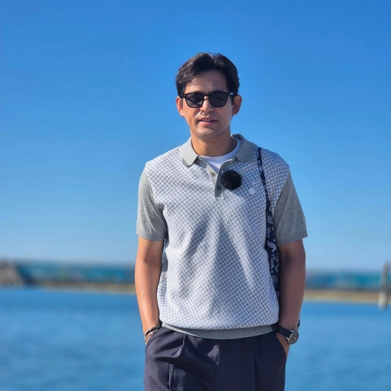 “시에나의 여운처럼”…오지호, 햇살 아래 여름→여유 담은 미소 / 배우 오지호 인스타그램