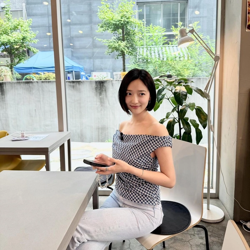 “여름 그은황”…표예진, 청량 일상→카페 속 빛나는 순간 / 배우 표예진 인스타그램