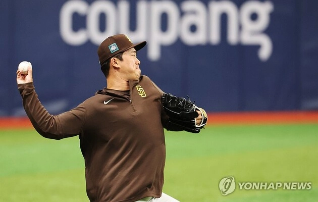 “1⅔이닝 2실점 부진”…고우석, 배지환 상대 땅볼 처리에도 아쉬운 세이브 / 연합뉴스