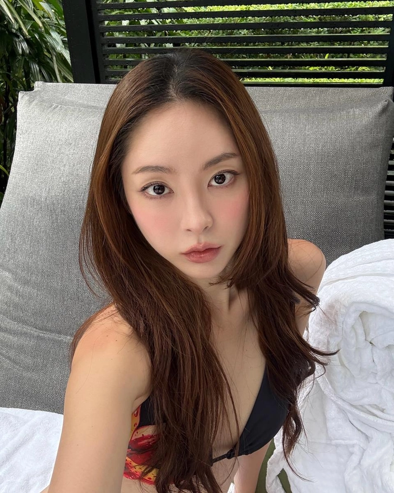 “스치는 여름빛에 더 물들다”…송세라, 싱가포르 감성→맑은 셀카 / 인플루언서 송세라 인스타그램