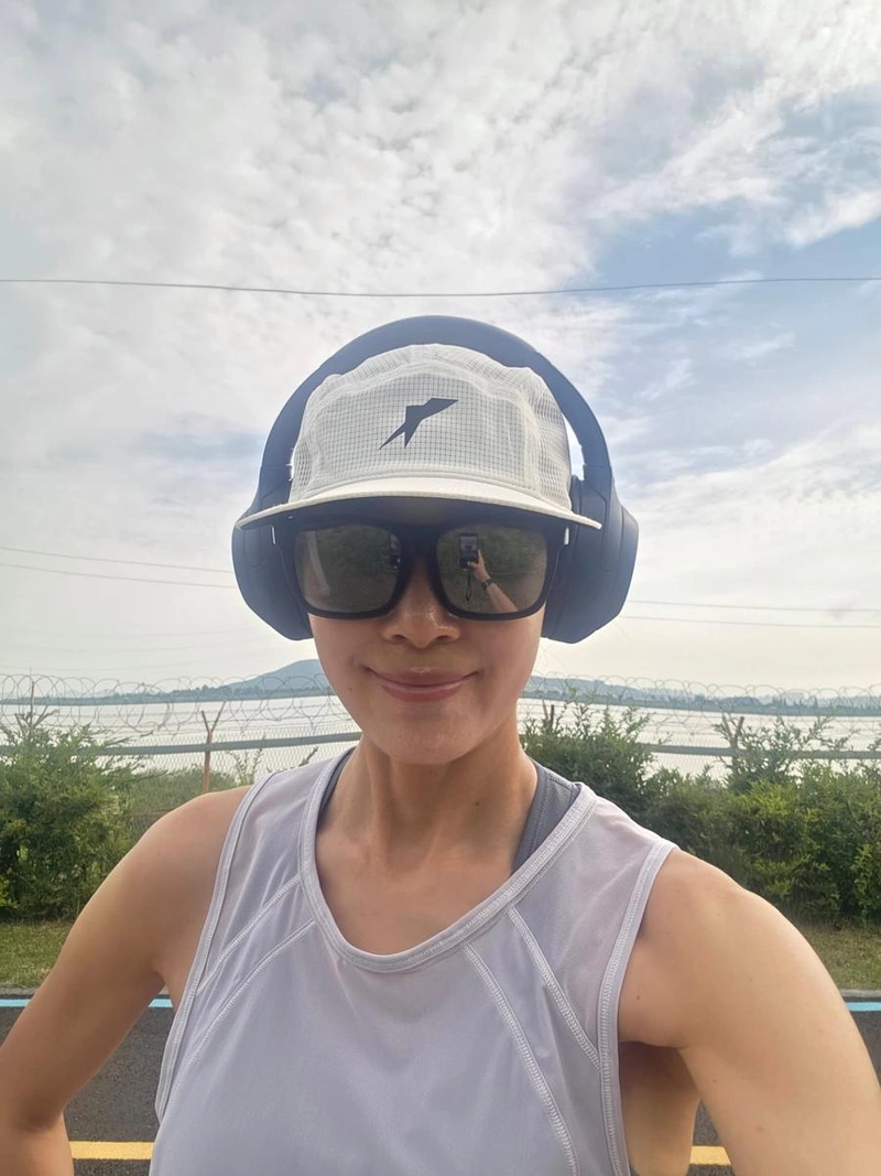 “송글송글 맺히는 땀이 신기했다”…문정희, 청량한 조깅→의지 다짐의 아침 / 배우 문정희 인스타그램