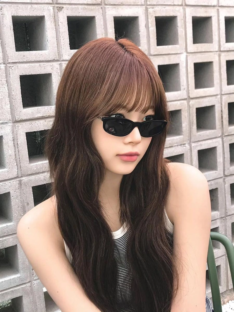 “시선 머무는 여름의 그림자”…홍은채, 담백한 오후→도회적 카리스마 발산 / 걸그룹 르세라핌 홍은채 인스타그램