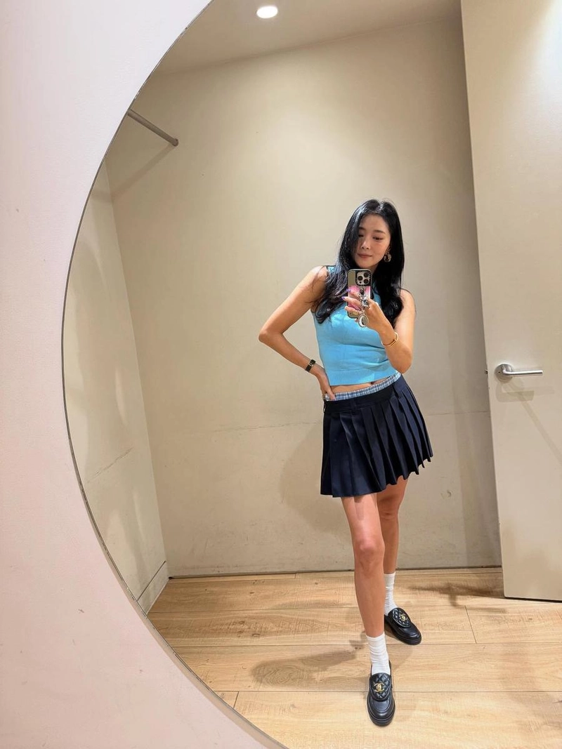 “간만에 사진 잘 찍어주는”…오윤아, 여름 무드→청량한 미니 스커트 셀카 / 배우 오윤아 인스타그램