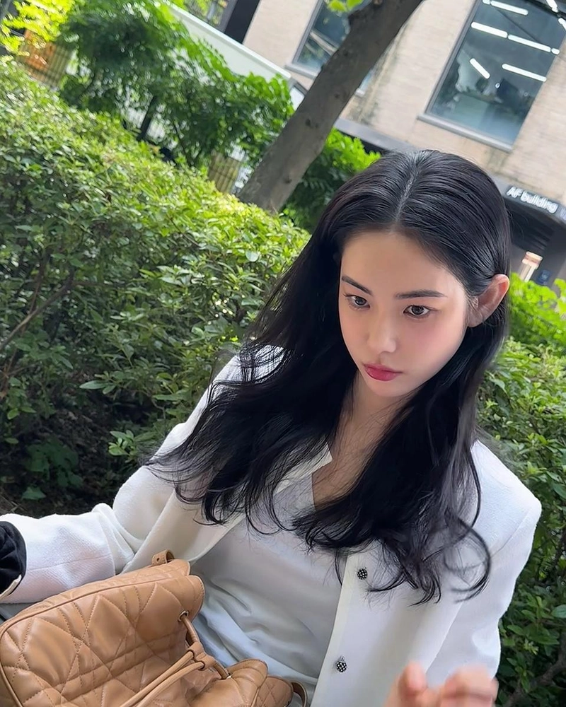 “D-MOTION BAG”…홍수주, 여름 한낮 뜨거움→고요한 시선 / 배우 홍수주 인스타그램