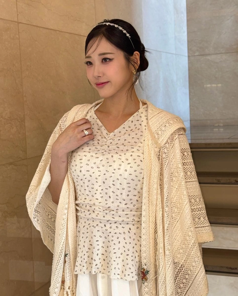“고운 마음 닿는 순간”…윤서령, 여름 햇살 가득 담아→청초 분위기 물씬 / 가수 윤서령 인스타그램