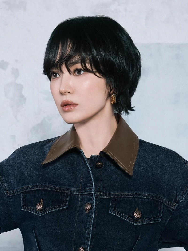 “단발 아래 숨은 깊은 눈빛”…송혜교, 여름 오후→청량한 존재감 / 배우 송혜교 인스타그램