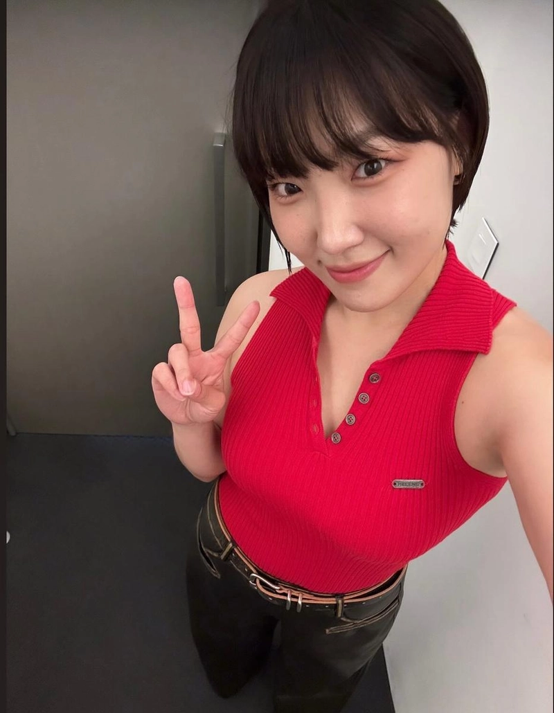 “기다림의 설렘이 시작된다”…이은지, 짙은 여름 오후→자신감 가득 셀카 / 코미디언 이은지 인스타그램