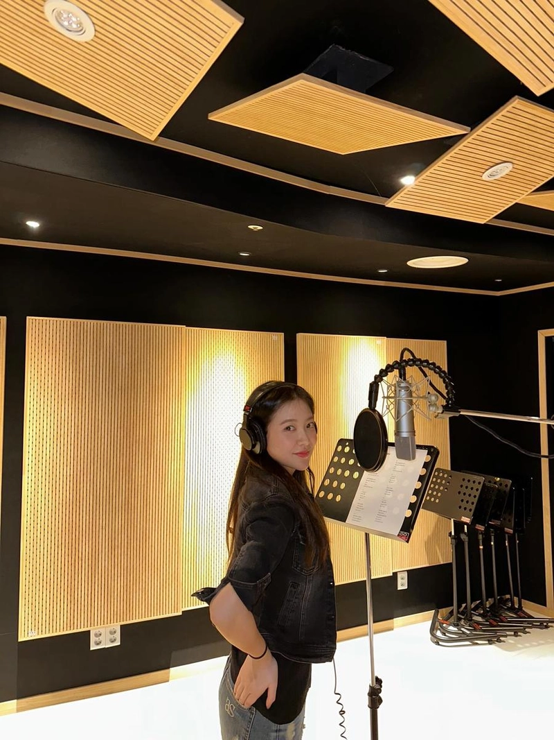 “제가 부른 OST 나왔어요”…예리, 여름밤 스튜디오→설렘 가득 미소 / 걸그룹 레드벨벳 예리 김예림 인스타그램