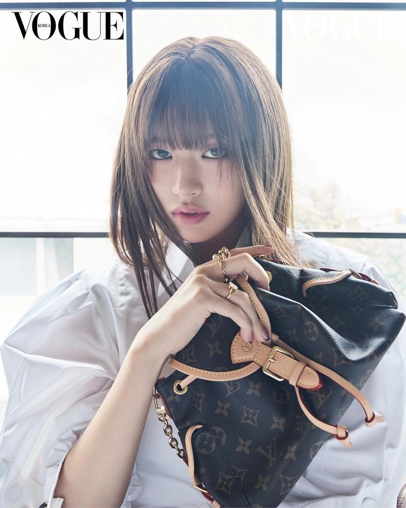 “창을 등진 시선”…안유진, 여름 오후→도발적 카리스마 / 걸그룹 아이브 안유진 인스타그램