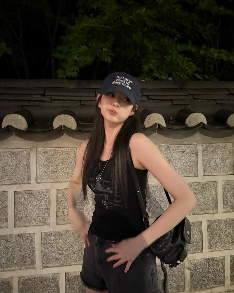 “너무덥따”…김민주, 한여름 밤의 청량→시크한 여운 / 걸그룹 아이즈원 김민주 인스타그램