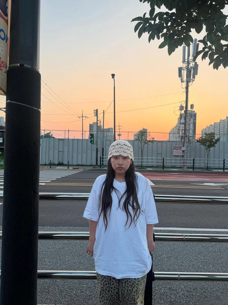 “목요일 밤 공기처럼”…조현아, 변화 앞둔 시선→노을 빛 새긴 일상 / 어반자카파 조현아 인스타그램