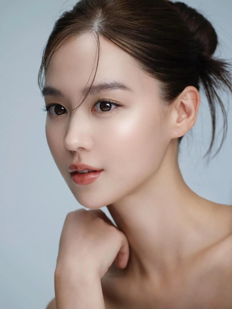 “For the skin I adore”…김희정, 투명 감각→여름빛 미모 폭발 / 배우 김희정 인스타그램