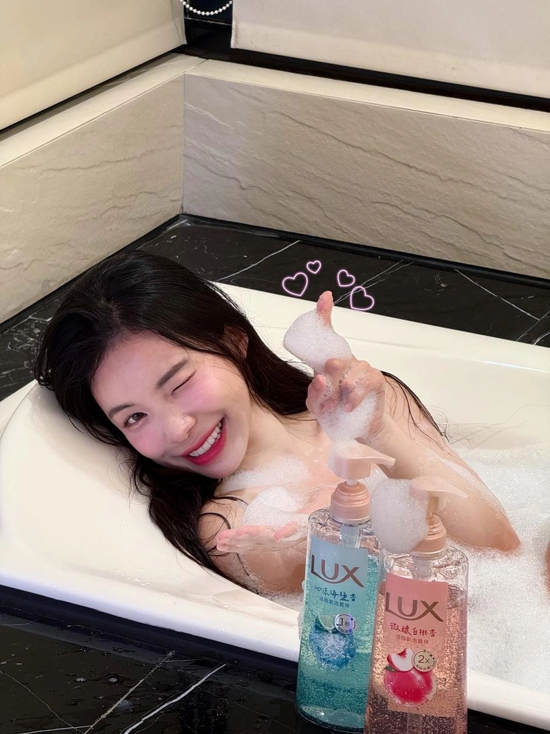 “나의 여름 비밀”…이다혜, 해맑은 욕조 위→청량한 미소로 유혹 / 치어리더 이다혜 인스타그램