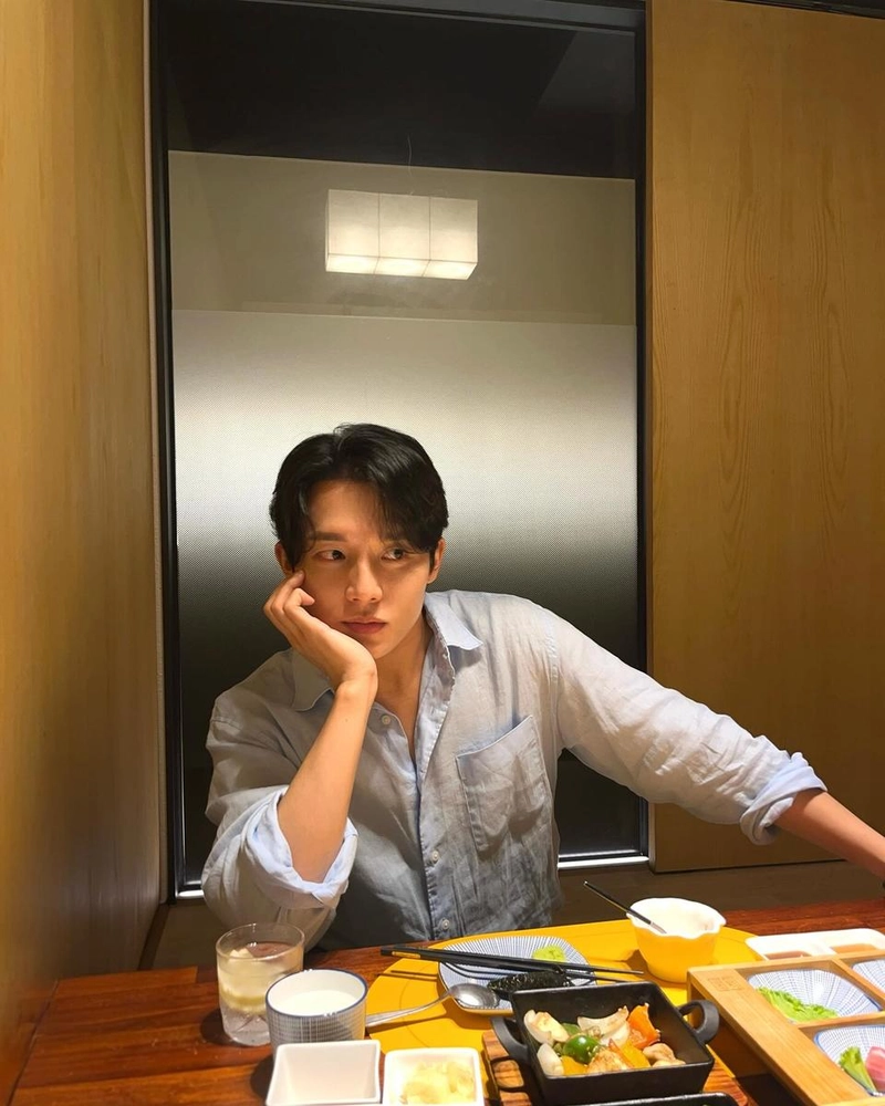 “텅 빈 시선 속 작은 쉼표”…안지민, 저녁 끝자락→고요한 휴식 / 하트페어링 출연자 안지민 인스타그램