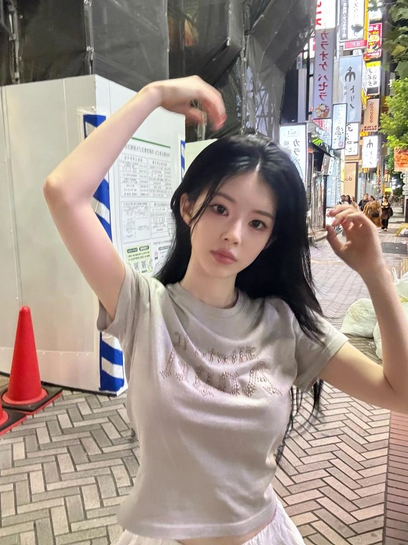 “요즘 업뎃이 많네”…유혜원, 여름밤 거리→신비로운 시선 / 커플팰리스2 출연자 모델 유혜원 인스타그램