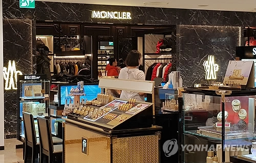 ‘몽클레르’ 2분기 매출 1% 감소…관세 영향으로 가격 인상 단행