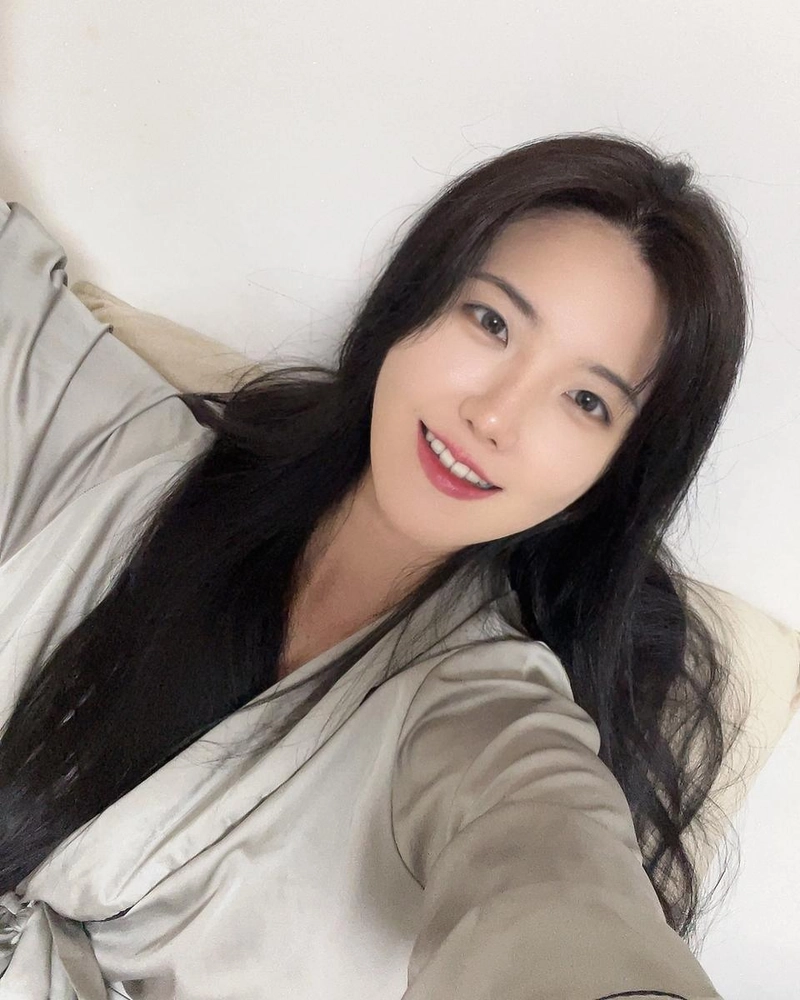 “어제 방구석 프롬파티 어땠어”…김서연, 부드러운 미소→여름 아침 설렘 / 너의 연애 출연자 김서연 인스타그램
