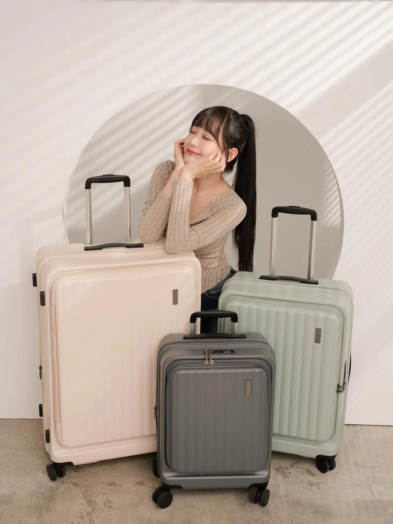“여행의 설렘이 피어난다”…변하율, 산뜻한 여름미소→감각적 여행 준비 / 치어리더 변하율 인스타그램