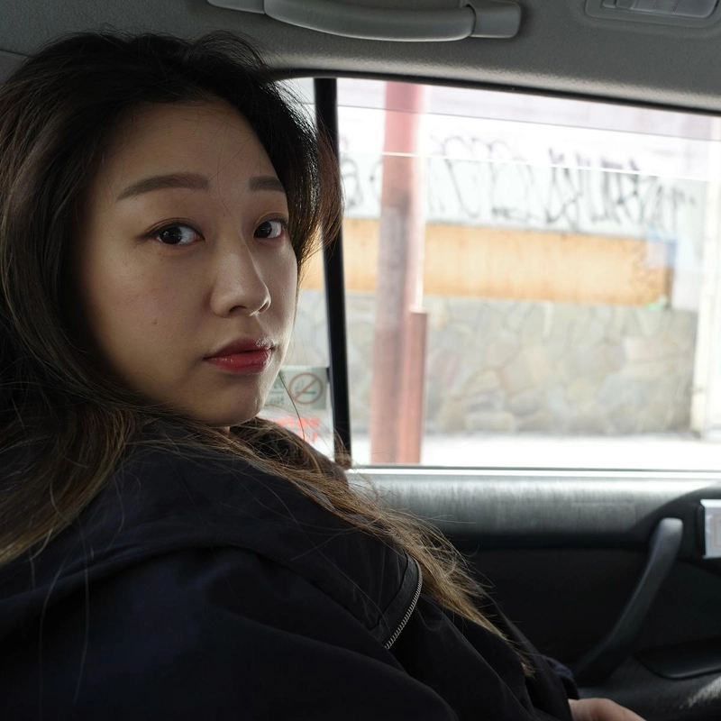 “쉬어가는 계절의 나눔”…한올, 슬며시 전한 근황→깊어진 눈빛의 여운 / 가수 한올 인스타그램