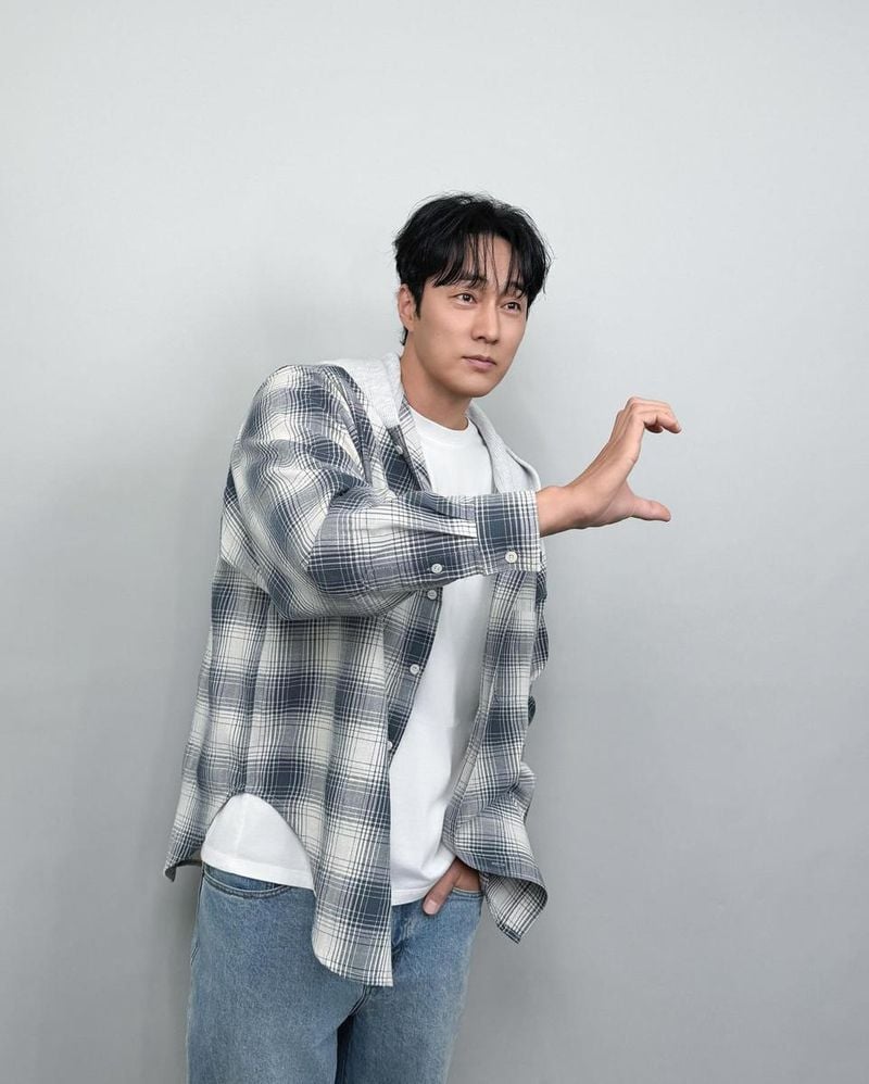 “함께할 사람, 찾고 있나요”…소지섭, 초여름 오후→따뜻한 손짓 / 배우 소지섭 인스타그램