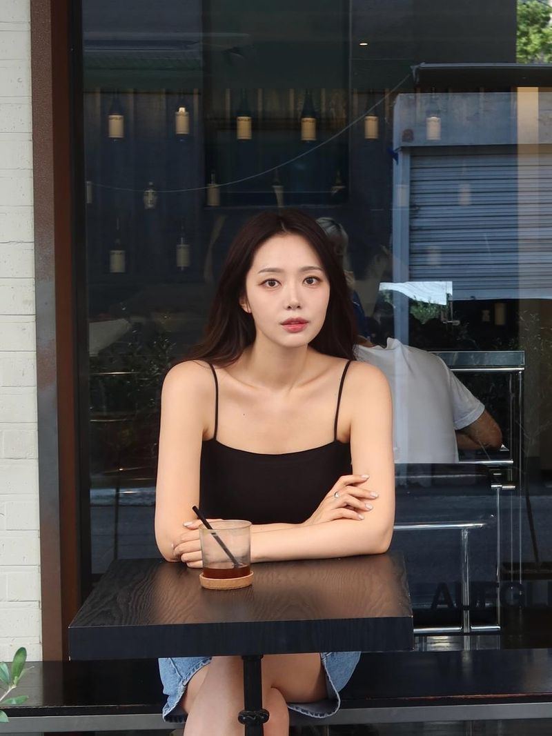 “여름날의 고요함”…조서연, 오후의 찬란함→심연에 머무르다 / 아나운서 조서연 인스타그램