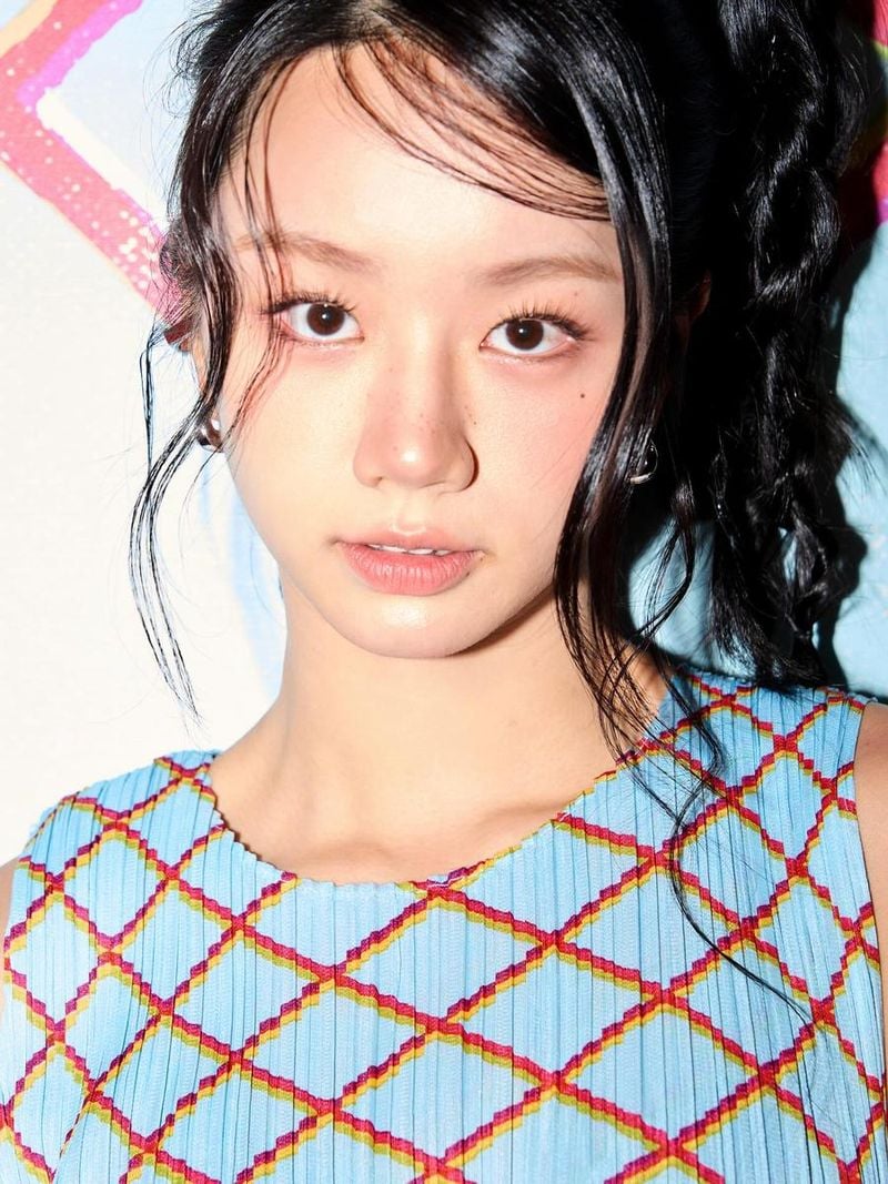“알록달록 빛으로 가득”…혜리, 여름 한가운데서→유니크 무드 폭발 / 걸그룹 걸스데이 혜리 인스타그램