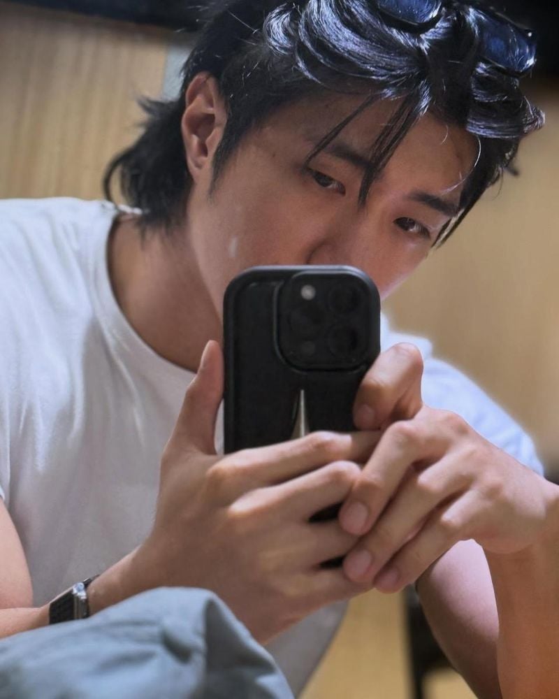 “묘한 시선의 여운”…와이엇, 깊어진 여름 오후→셀카로 남긴 고요한 순간 / 그룹 온앤오프 와이엇 인스타그램