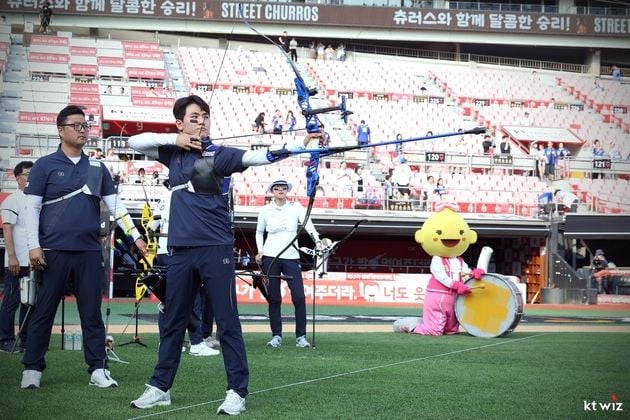 “관중 소음 속 훈련”…한국양궁, 수원 케이티위즈파크서 적응 강화 / 연합뉴스
