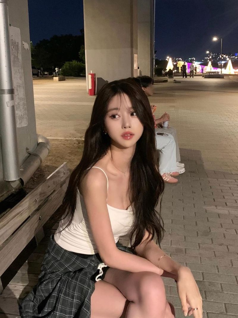 “버리기엔 아쉬운 순간”…윤영채, 여름밤 감성→빛나는 대기 속에 / 인플루언서 윤영채 인스타그램