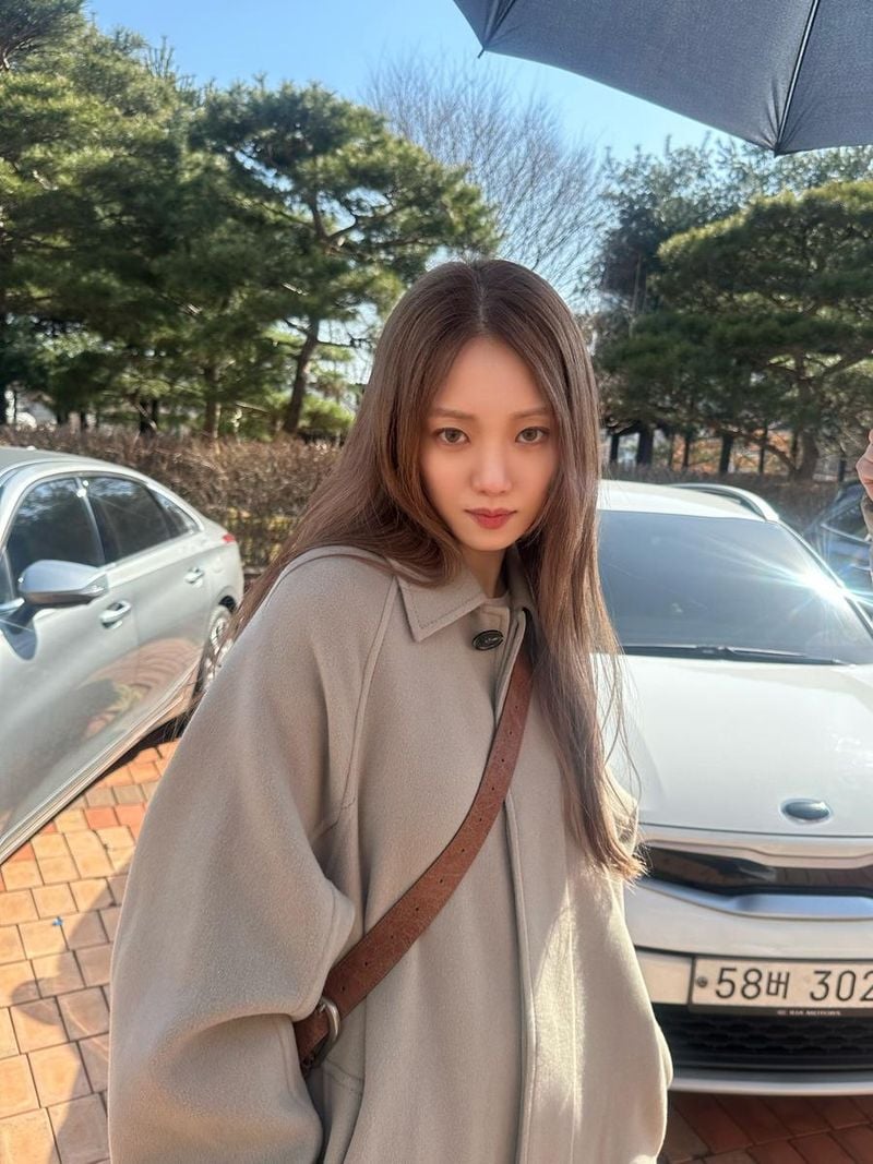 “미영이 석철이 석희 착한사나이 이모저모”…이성경, 싱그러운 바람→봄 햇살아래 청초한 존재감 / 배우 이성경 인스타그램