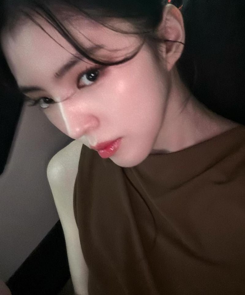 “시선이 머무는 순간”…한소희, 여름 밤 속→강렬한 존재감 / 배우 한소희 인스타그램
