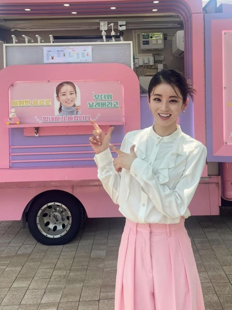 “폭염이지만 기부니죠앙”…이가령, 핑크빛 여름→환한 미소로 응원 / 배우 이가령 인스타그램