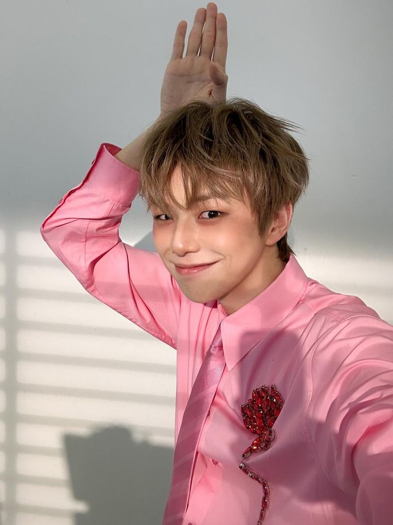“이 순간을 맞혀볼 수 있나요”…강다니엘, 여름 햇살 아래→장난스런 셀카 반전 / 가수 강다니엘 인스타그램