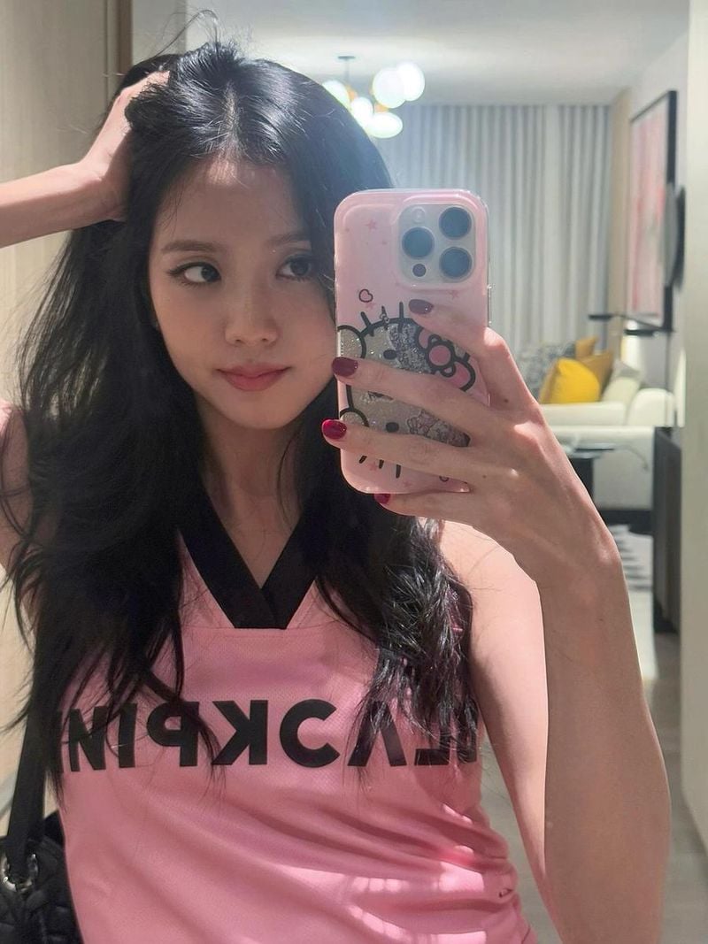 “토론토의 미소 기억할게요”…지수, 로즈빛 잔상→여운 가득 셀카 / 블랙핑크 지수 인스타그램