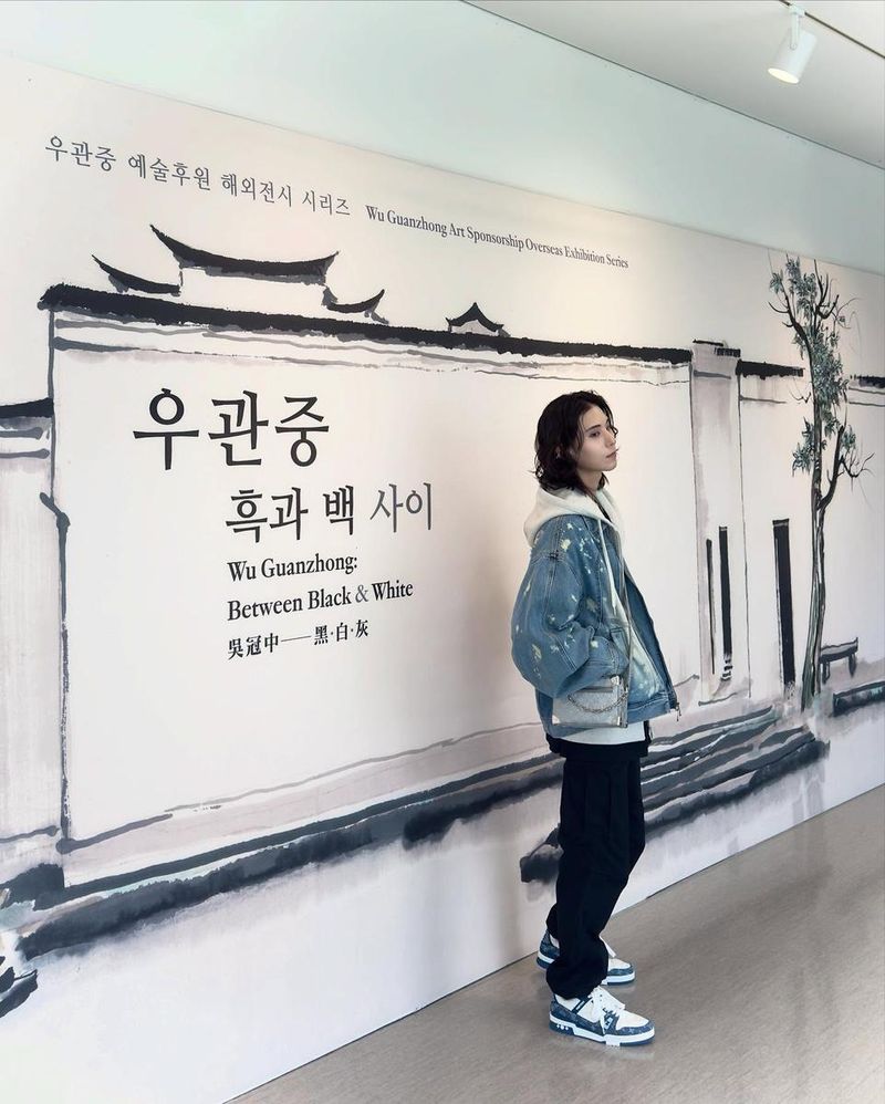 “수묵 담긴 담백함”…남사랑, 전시 공간 완벽 동화→새로운 미감 / 모델 남사랑 인스타그램