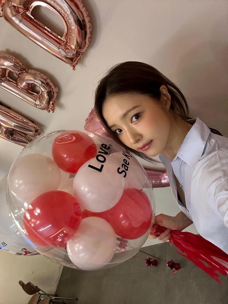 “생일, 따뜻한 마음으로”…신세경, 투명 풍선 속 미소→감성 충전 / 배우 신세경 인스타그램