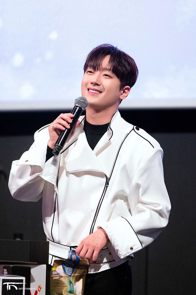 티엔엔터테인먼트 / '무대 위 독보적 아우라' 트롯거성 이찬원, 7월 가수 브랜드평판 9위