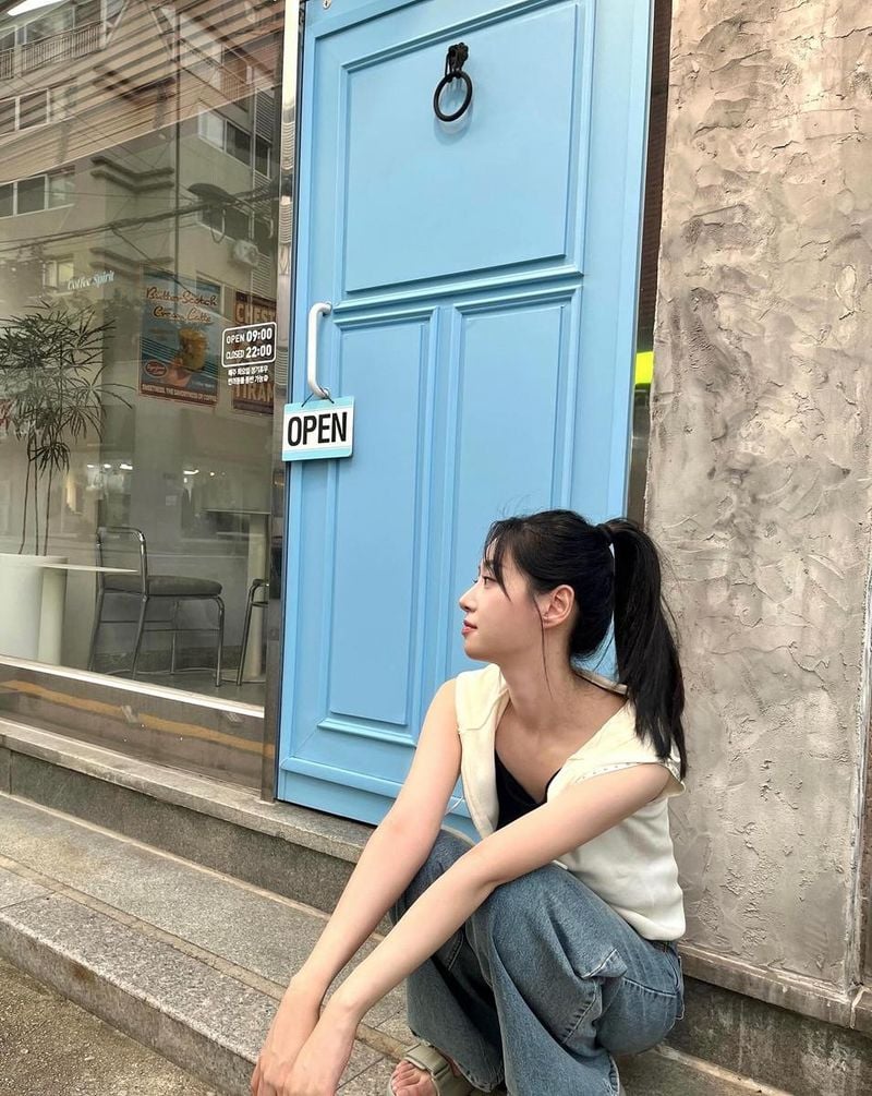“열기가 번지는 계절”…전혜연, 여름 오후의 고요→청량한 존재감 / 배우 전혜연 인스타그램