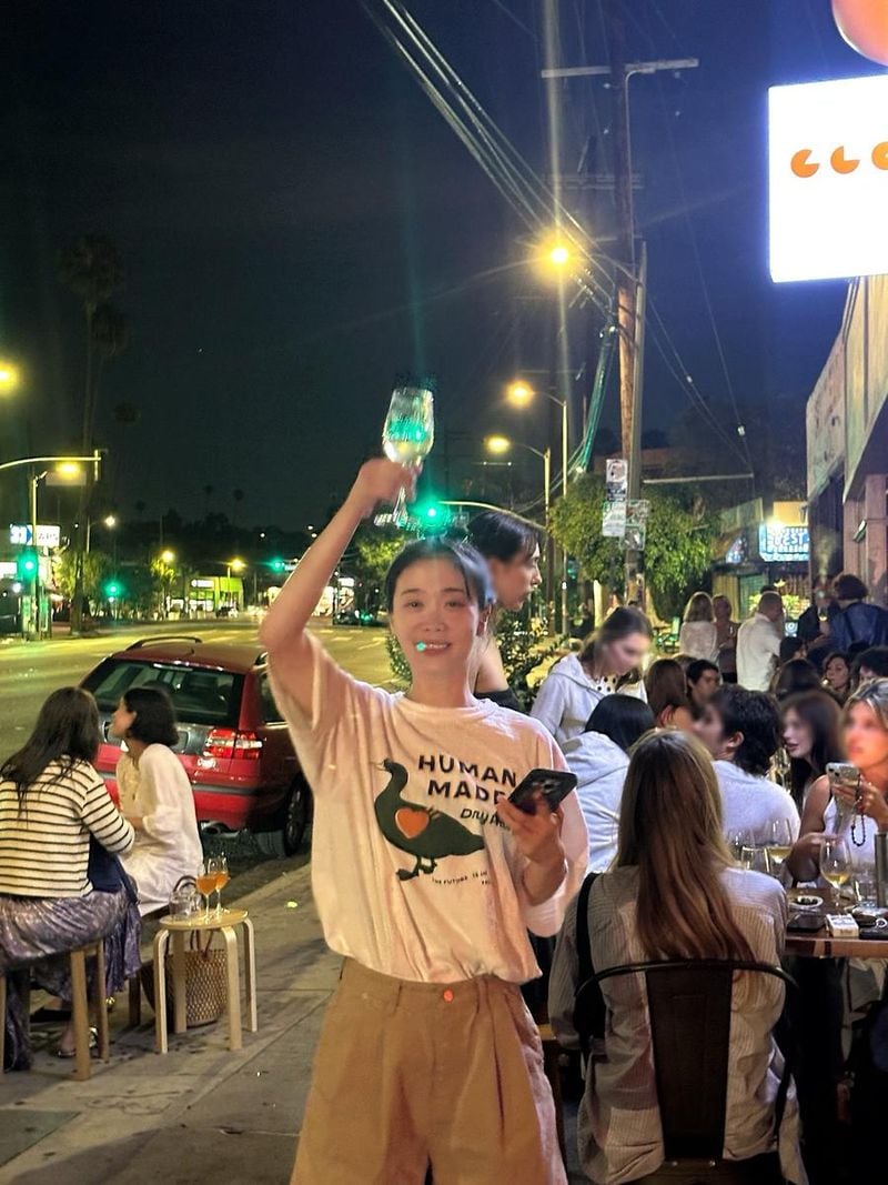 “신났던 어느 여름밤”…김히어라, 밝은 미소로 도심→일상 속 자유 포착 / 배우 김히어라 인스타그램