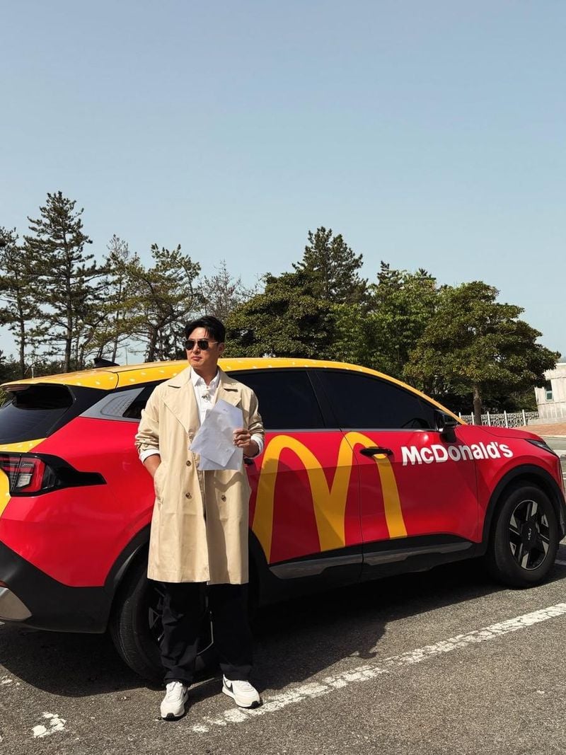 “트렌치코트의 여름 한가운데”…오대환, 도심 에너지→색다른 일상 / 배우 오대환 인스타그램