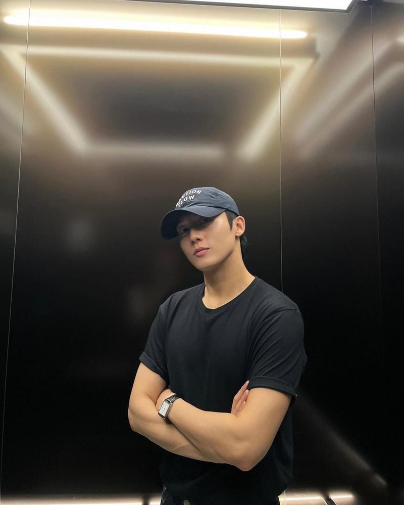 “나들이”…안지민, 검은빛 포스→여름밤 감성 폭발 / 하트페어링 출연자 안지민 인스타그램