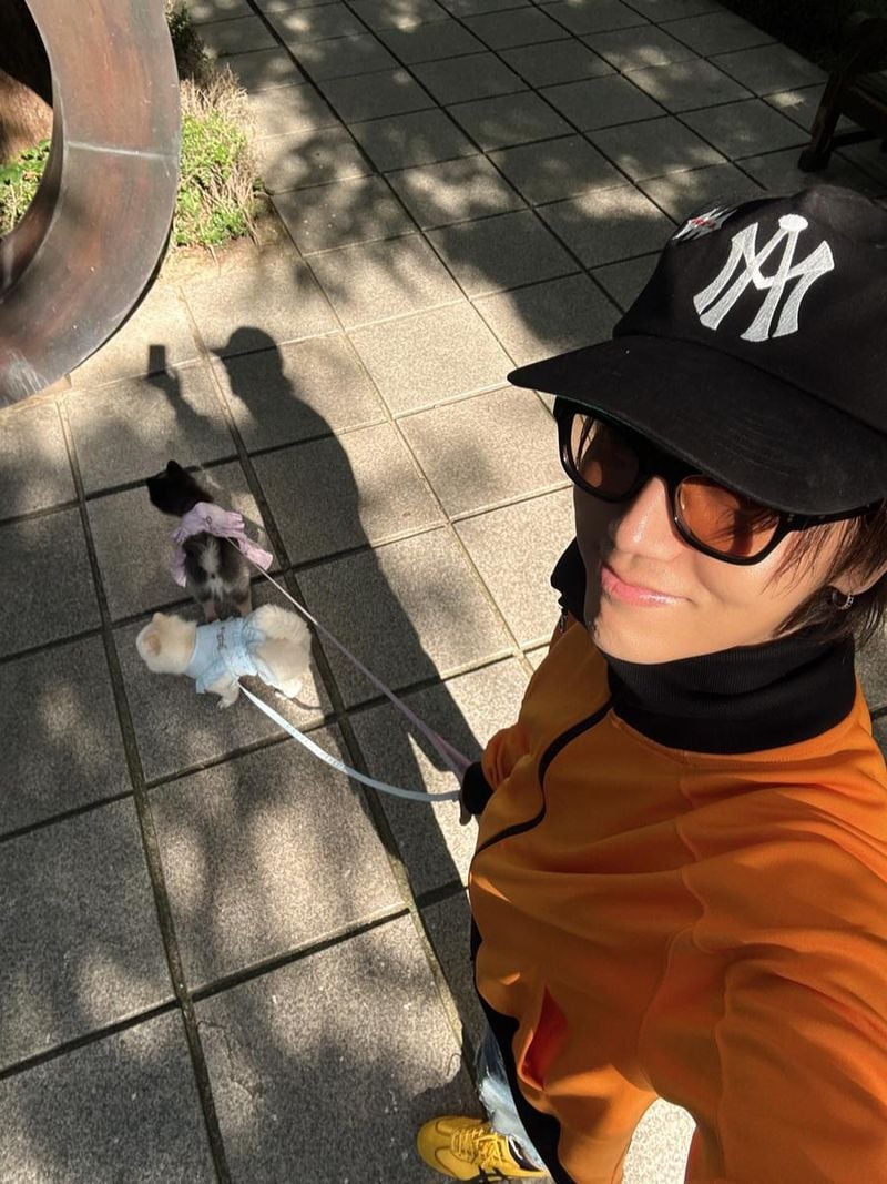 “유독 뜨거운 여름”…예성, 여유로운 오후 산책→햇살 속 근황 / 그룹 슈퍼주니어 예성 인스타그램