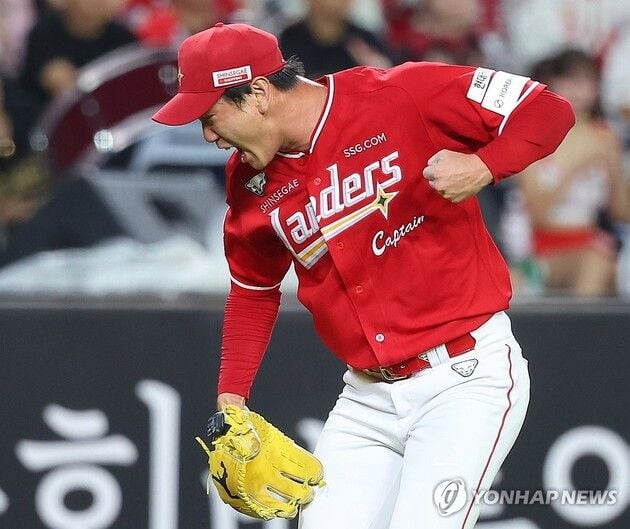 “6이닝 2실점 역투”…김광현, 류현진과 맞대결 완승 / 연합뉴스