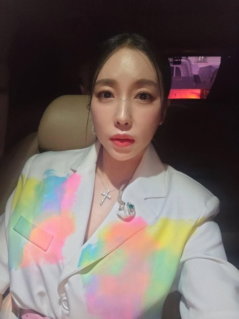 “제주에서 찬란했던 저녁”…숙행, 대기실 설렘→강렬 셀카의 여운 / 가수 숙행 인스타그램