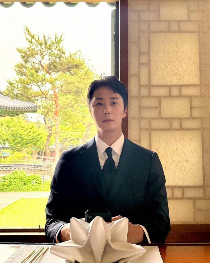 “반듯한 시선 머문 시간”…정일우, 정갈한 여름→고요한 품격 자태 / 배우 정일우 인스타그램