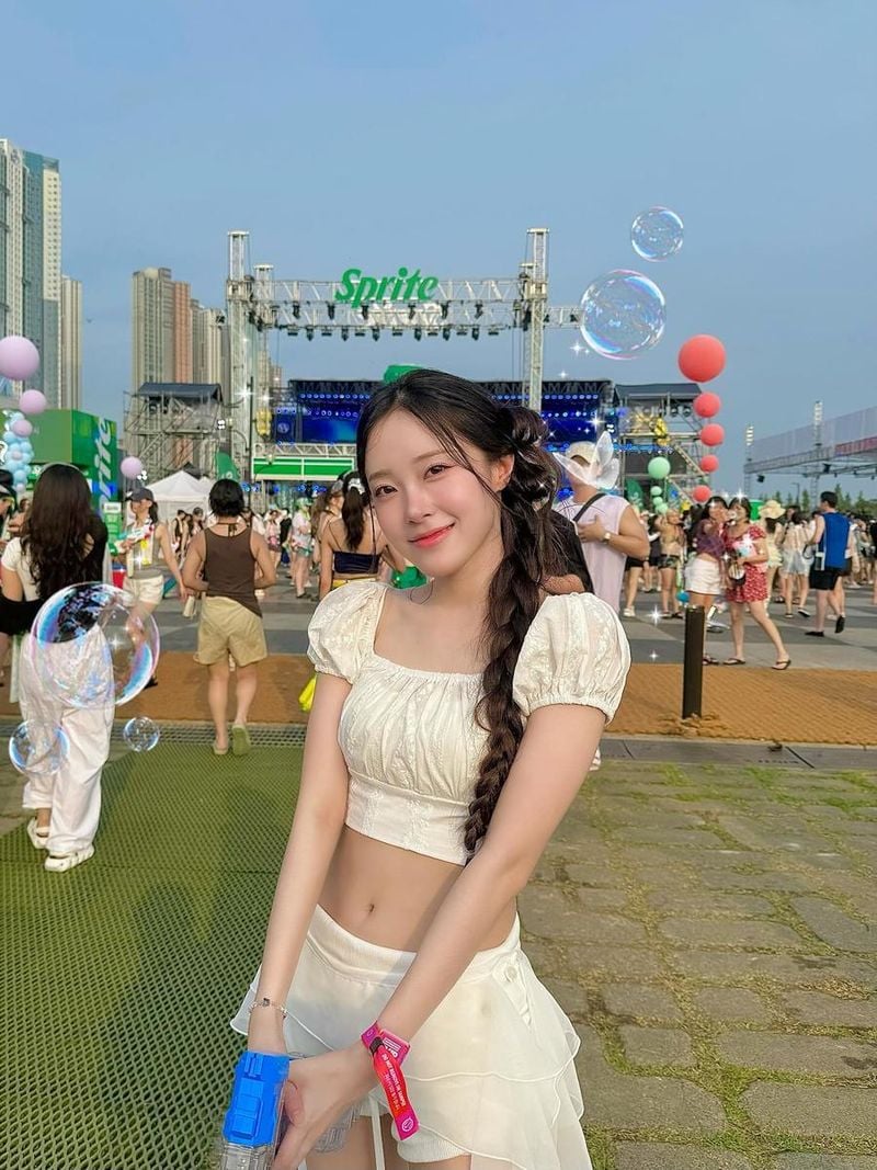 “맑은 여름 햇살 아래”…가은, 설렘 가득한 축제→순수 미소의 여운 / 걸그룹 ARTBEAT v 가은 인스타그램