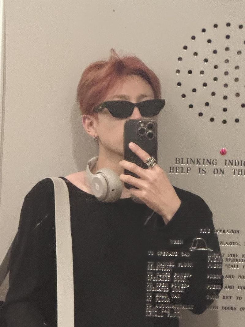 “I’m in NewYork”…홍중, 거울 셀카로 남긴 도시의 밤→여유의 짙은 잔상 / 그룹 에이티즈 홍중 인스타그램