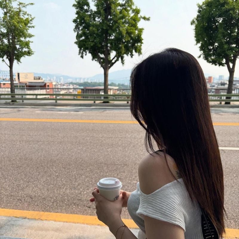 “사랑으로 가득 채운 지난 날들”…정효빈, 여름 오후→따스한 설렘 / 가수 정효빈 인스타그램